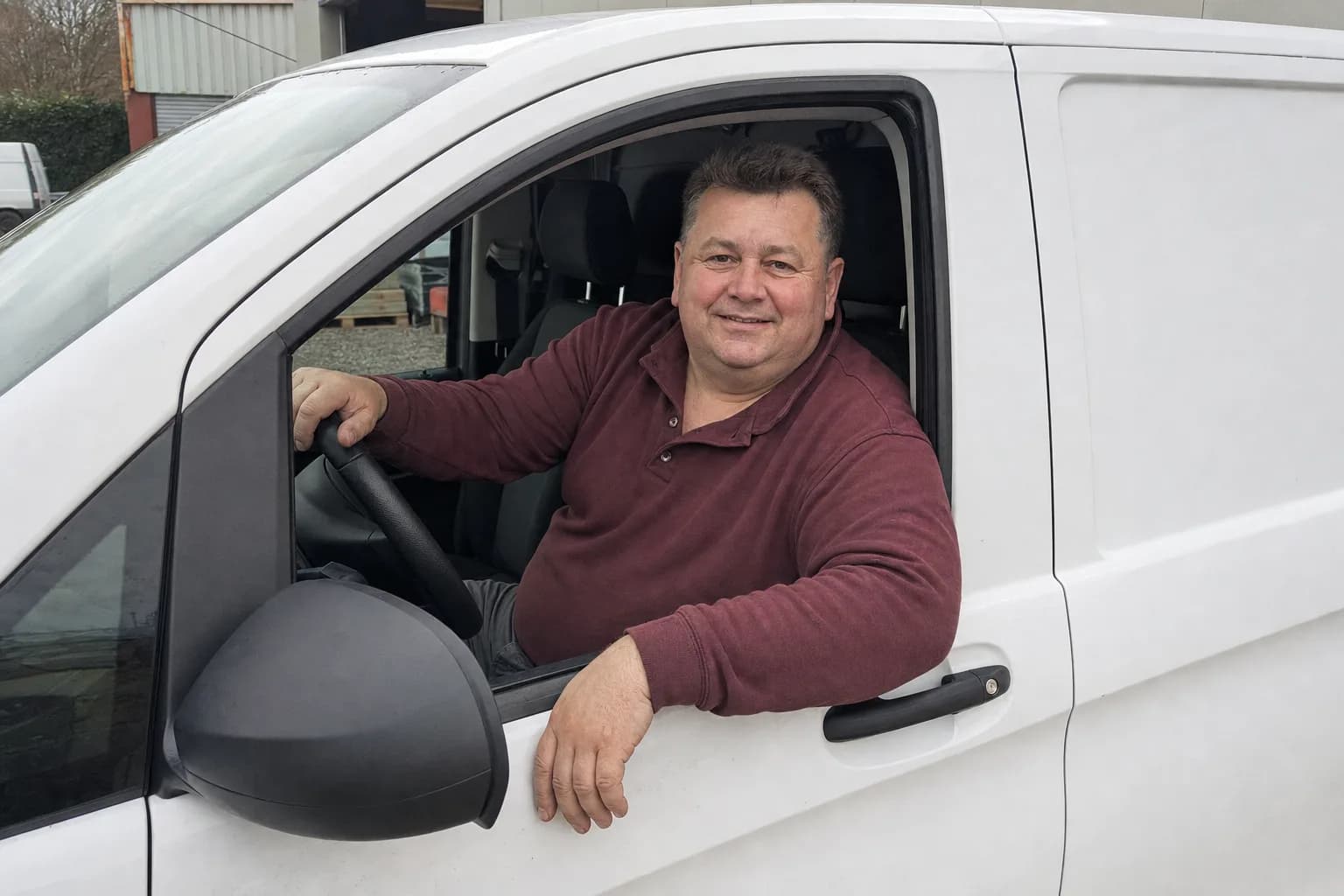 Team von Kammerjäger Brandt vor dem Servicefahrzeug